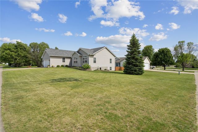 324 Valley Drive, Center Point, IA 52213