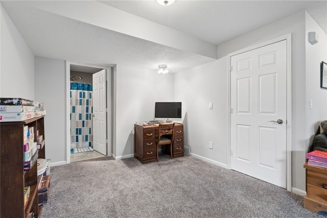 324 Valley Drive, Center Point, IA 52213
