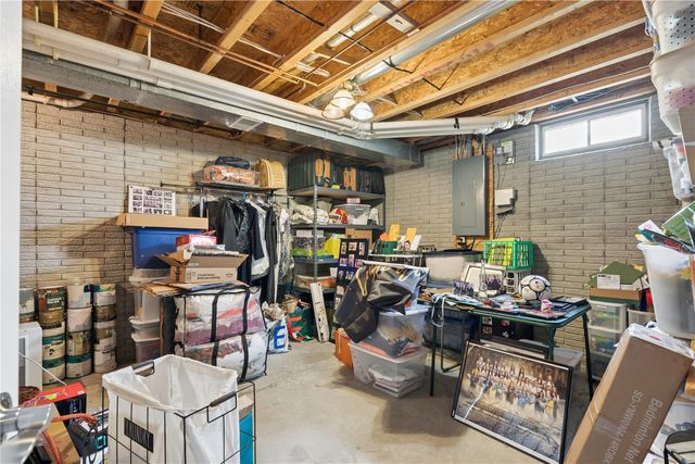 324 Valley Drive, Center Point, IA 52213