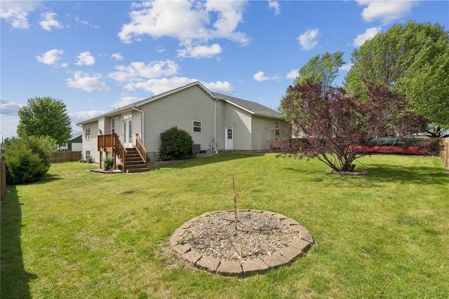324 Valley Drive, Center Point, IA 52213