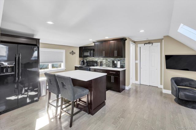 56 Fairfields Lane, Huntington Station, NY 11746