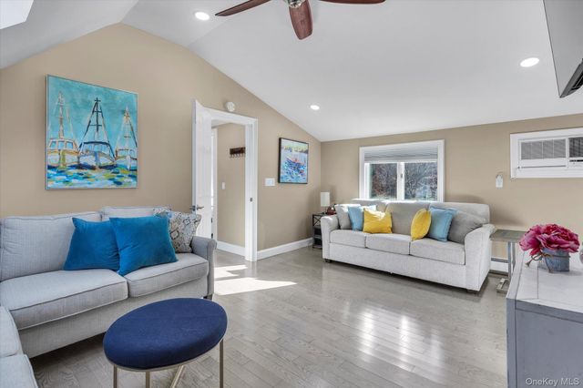 56 Fairfields Lane, Huntington Station, NY 11746