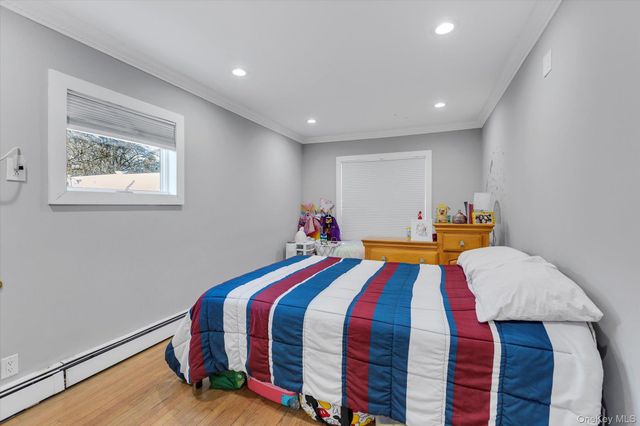 56 Fairfields Lane, Huntington Station, NY 11746