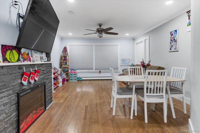 56 Fairfields Lane, Huntington Station, NY 11746