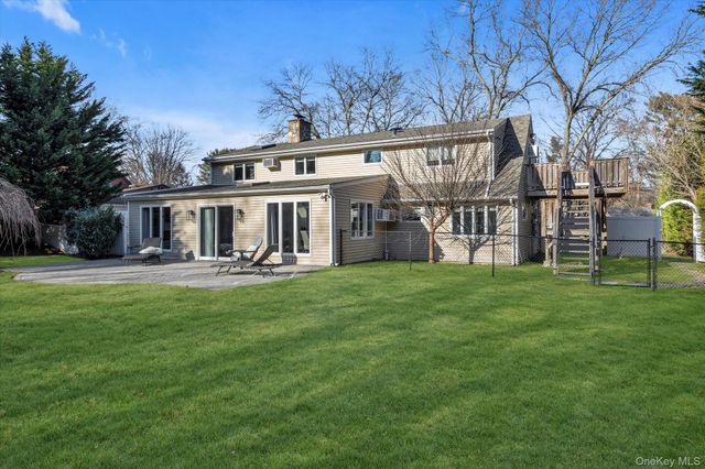 56 Fairfields Lane, Huntington Station, NY 11746