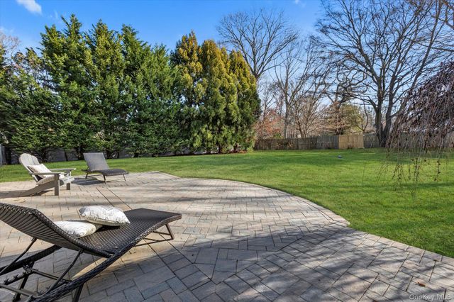 56 Fairfields Lane, Huntington Station, NY 11746