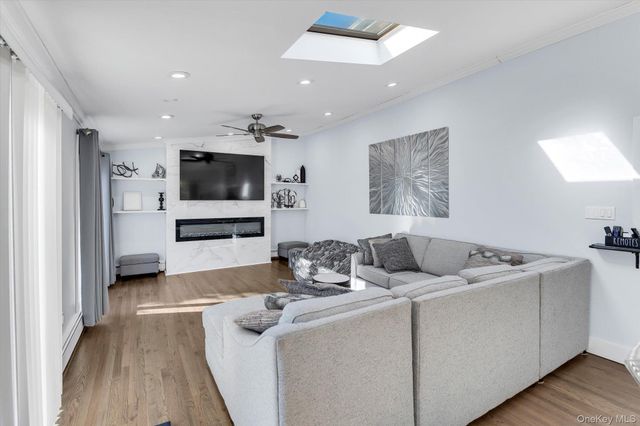 56 Fairfields Lane, Huntington Station, NY 11746