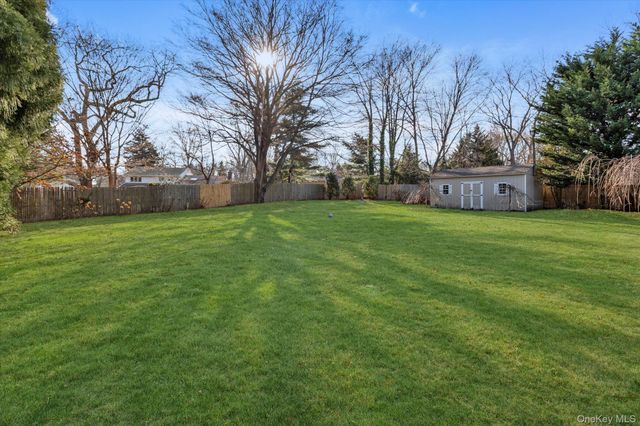 56 Fairfields Lane, Huntington Station, NY 11746