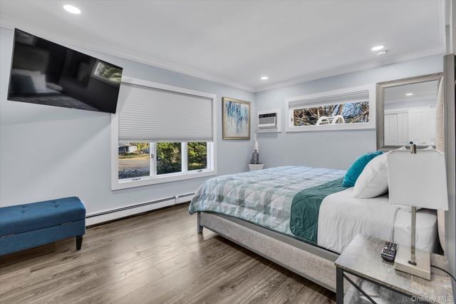 56 Fairfields Lane, Huntington Station, NY 11746