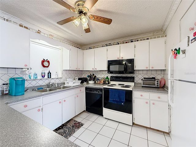 50 SE SPRING LOOP, Ocala, FL 34472