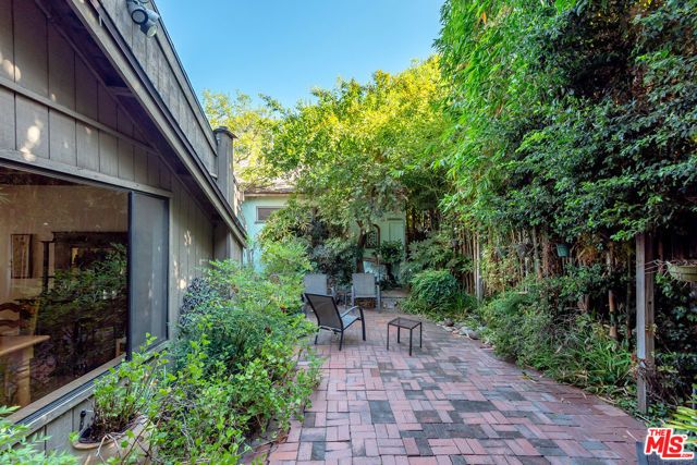 15203 Camarillo Street, Sherman Oaks, CA 91403