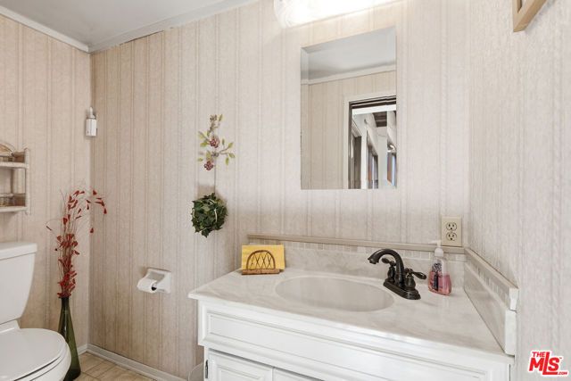 15203 Camarillo Street, Sherman Oaks, CA 91403