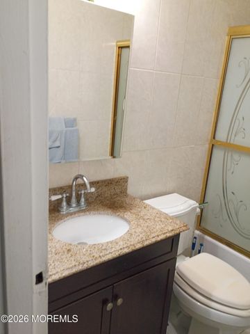 6 Lake Avenue 3B, East Brunswick, NJ 08816