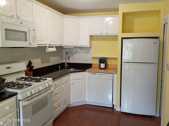 6 Lake Avenue 3B, East Brunswick, NJ 08816