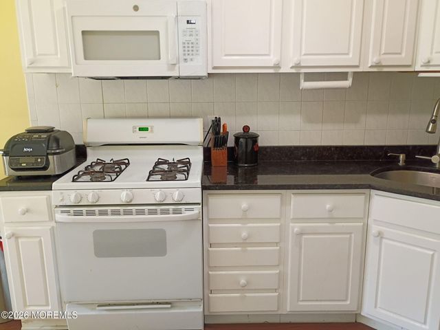 6 Lake Avenue 3B, East Brunswick, NJ 08816