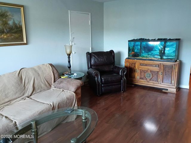 6 Lake Avenue 3B, East Brunswick, NJ 08816