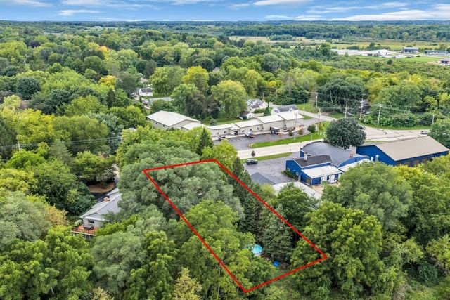 W305S5060 Highway 83, Mukwonago, WI 53149