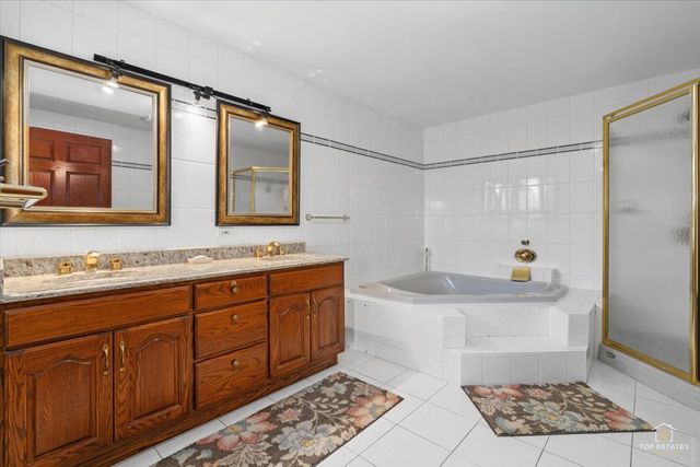 822 Coventry Lane, Oak Brook, IL 60523