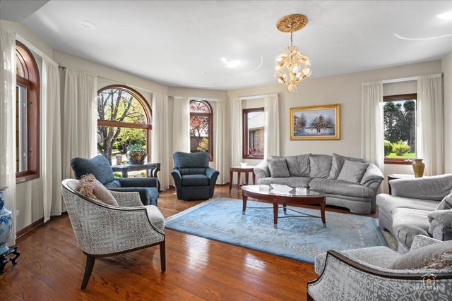 822 Coventry Lane, Oak Brook, IL 60523