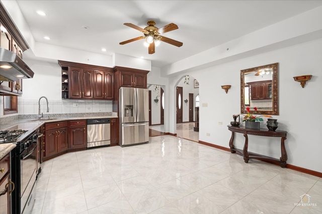 822 Coventry Lane, Oak Brook, IL 60523