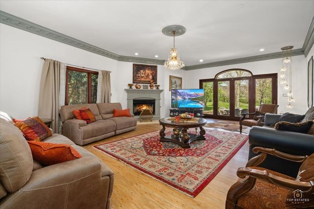 822 Coventry Lane, Oak Brook, IL 60523