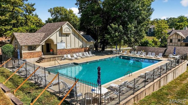 12952 Bryce Canyon Drive B, Maryland Heights, MO 63043