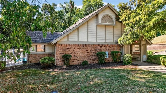 12952 Bryce Canyon Drive B, Maryland Heights, MO 63043