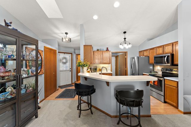 7556 Ojibway Park Bay, Woodbury, MN 55125