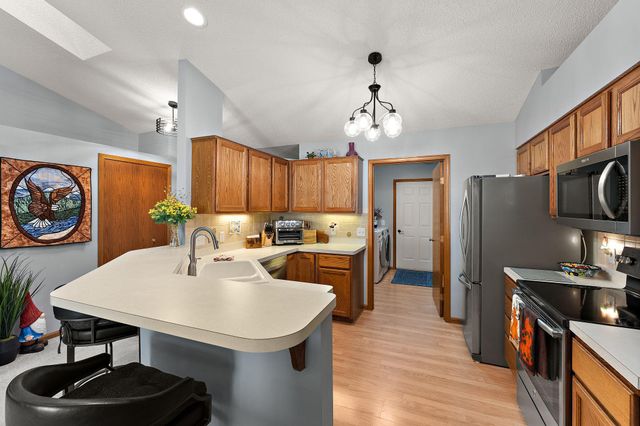7556 Ojibway Park Bay, Woodbury, MN 55125