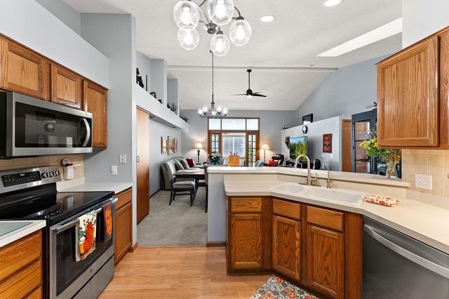 7556 Ojibway Park Bay, Woodbury, MN 55125