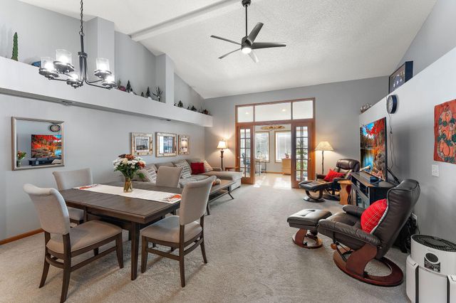 7556 Ojibway Park Bay, Woodbury, MN 55125