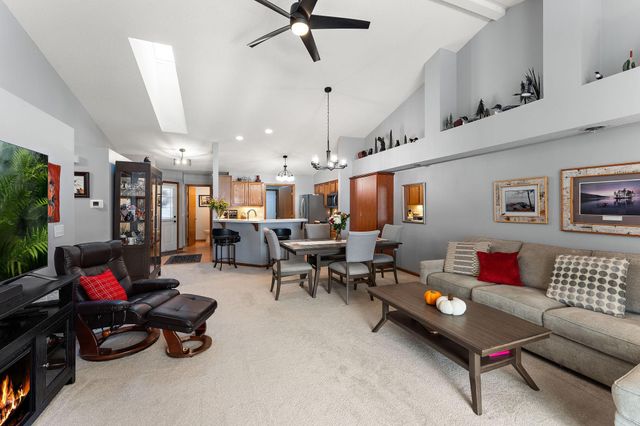 7556 Ojibway Park Bay, Woodbury, MN 55125