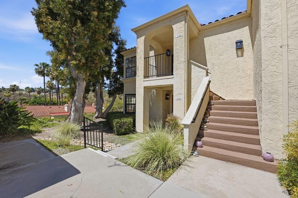 Image 2 of property listing at 3140 Arroyo Vista, Carlsbad, CA 92009