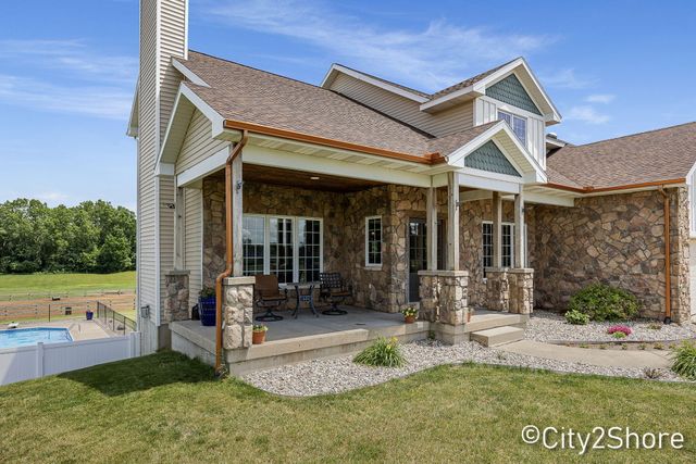 604 28th Avenue, Jamestown Twp, MI 49426
