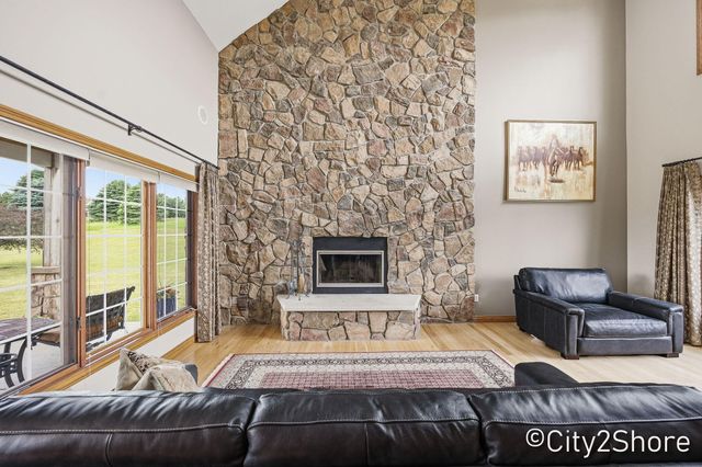 604 28th Avenue, Jamestown Twp, MI 49426
