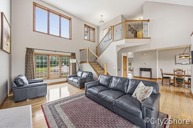 604 28th Avenue, Jamestown Twp, MI 49426