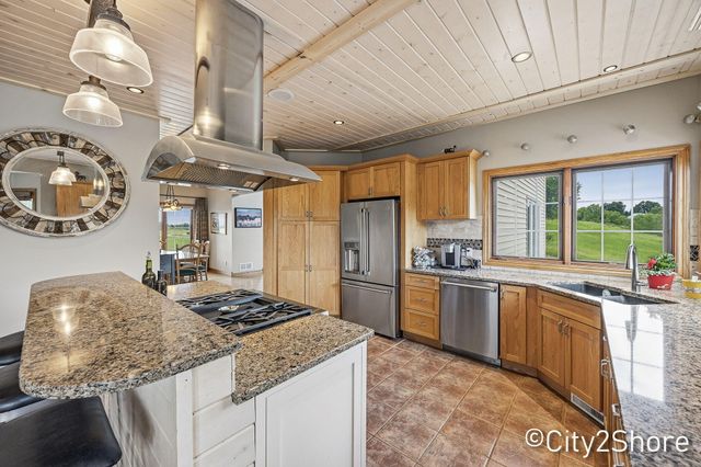 604 28th Avenue, Jamestown Twp, MI 49426