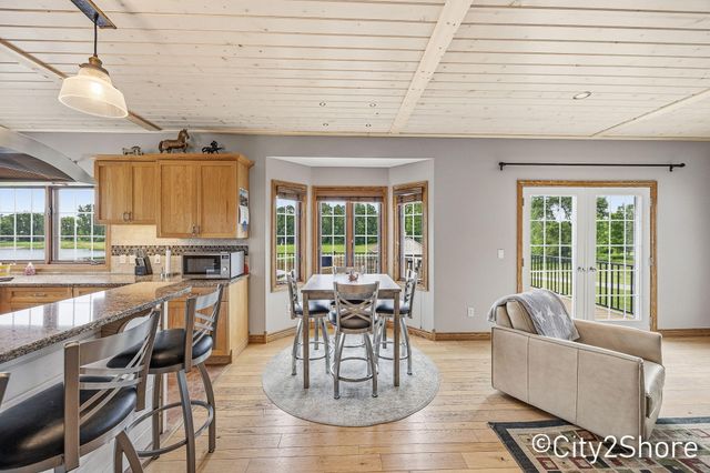 604 28th Avenue, Jamestown Twp, MI 49426