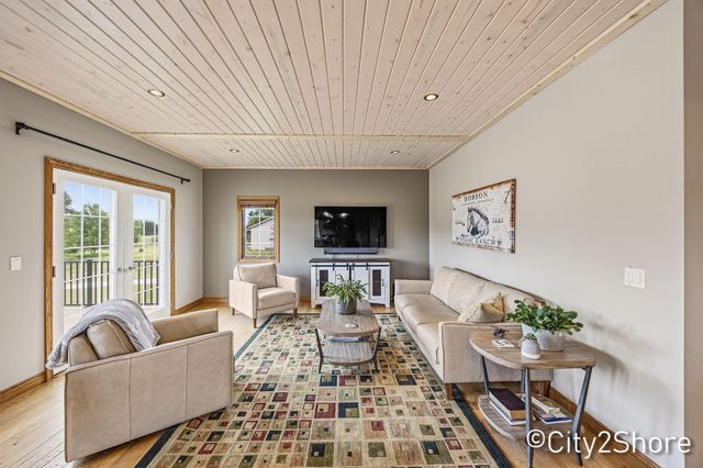 604 28th Avenue, Jamestown Twp, MI 49426