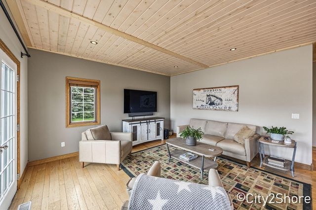 604 28th Avenue, Jamestown Twp, MI 49426