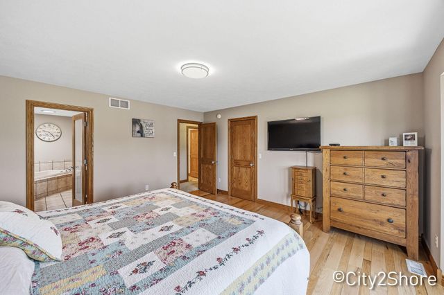 604 28th Avenue, Jamestown Twp, MI 49426