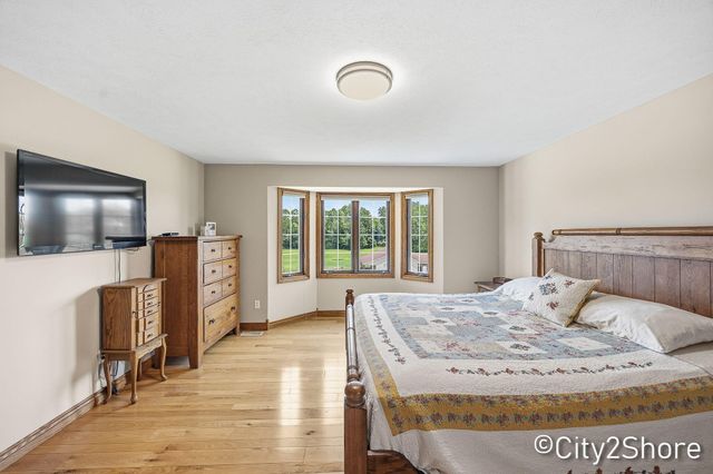 604 28th Avenue, Jamestown Twp, MI 49426
