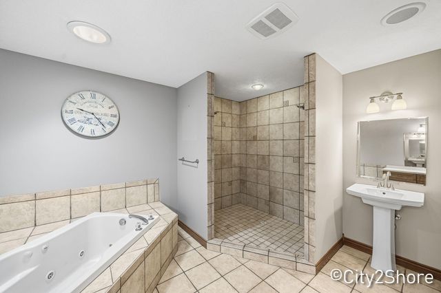 604 28th Avenue, Jamestown Twp, MI 49426