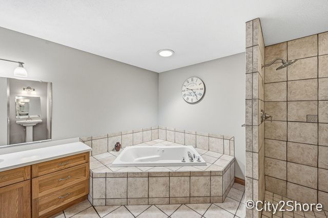 604 28th Avenue, Jamestown Twp, MI 49426