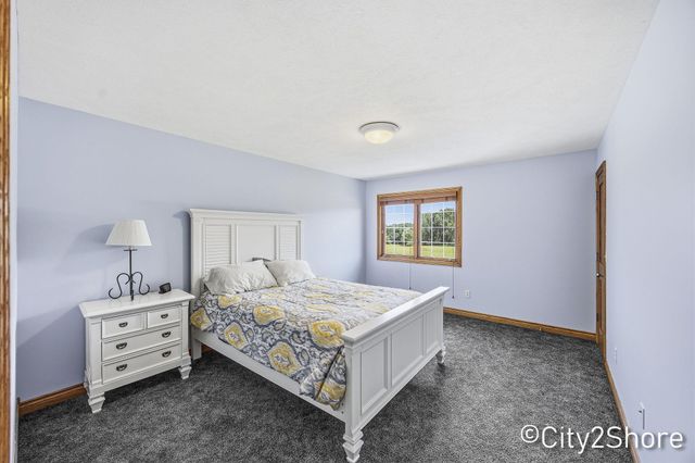 604 28th Avenue, Jamestown Twp, MI 49426