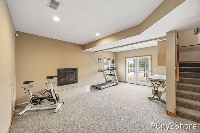 604 28th Avenue, Jamestown Twp, MI 49426