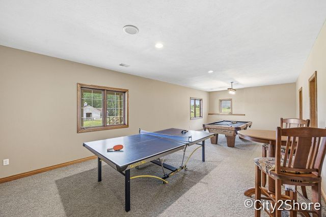 604 28th Avenue, Jamestown Twp, MI 49426