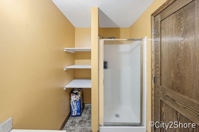 604 28th Avenue, Jamestown Twp, MI 49426