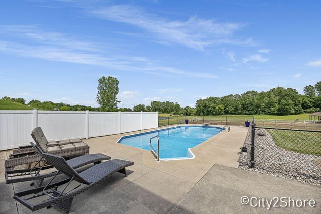 604 28th Avenue, Jamestown Twp, MI 49426
