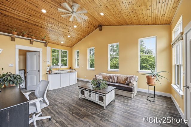 604 28th Avenue, Jamestown Twp, MI 49426